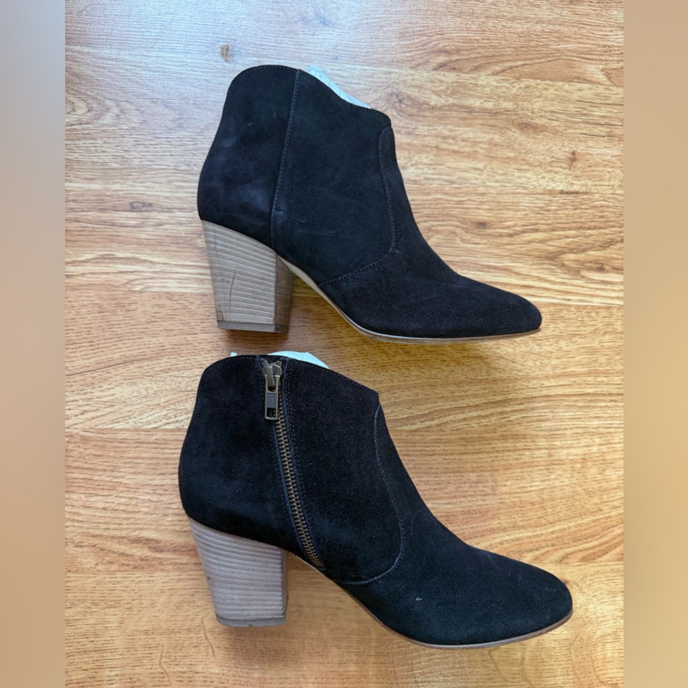 Club Monaco Black Suede Ankle Bootie Brooklyn size 37